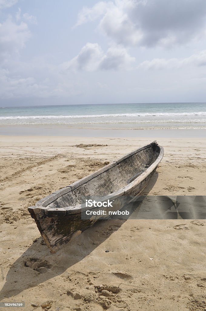 Pirogue sur la plage tropicale de Bocas Del Toro, Panama - Photo de En bois libre de droits
