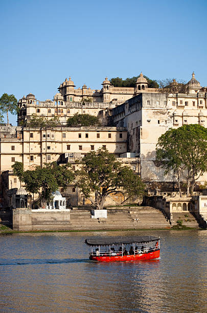 городской дворец в udaipur, india (индия - jaipur city palace стоковые фото и изображения