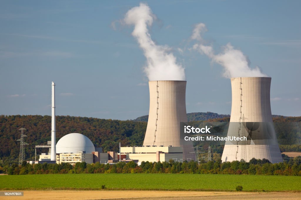 Centrale nucléaire de paysage verdoyant - Photo de Allemagne libre de droits