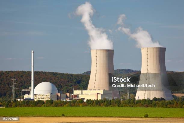 Photo libre de droit de Centrale Nucléaire De Paysage Verdoyant banque d'images et plus d'images libres de droit de Allemagne - Allemagne, Arbre, Bleu