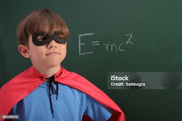 若いスーパーヒーロー - ケープのストックフォトや画像を多数ご用意 - ケープ, 子供, 黒板