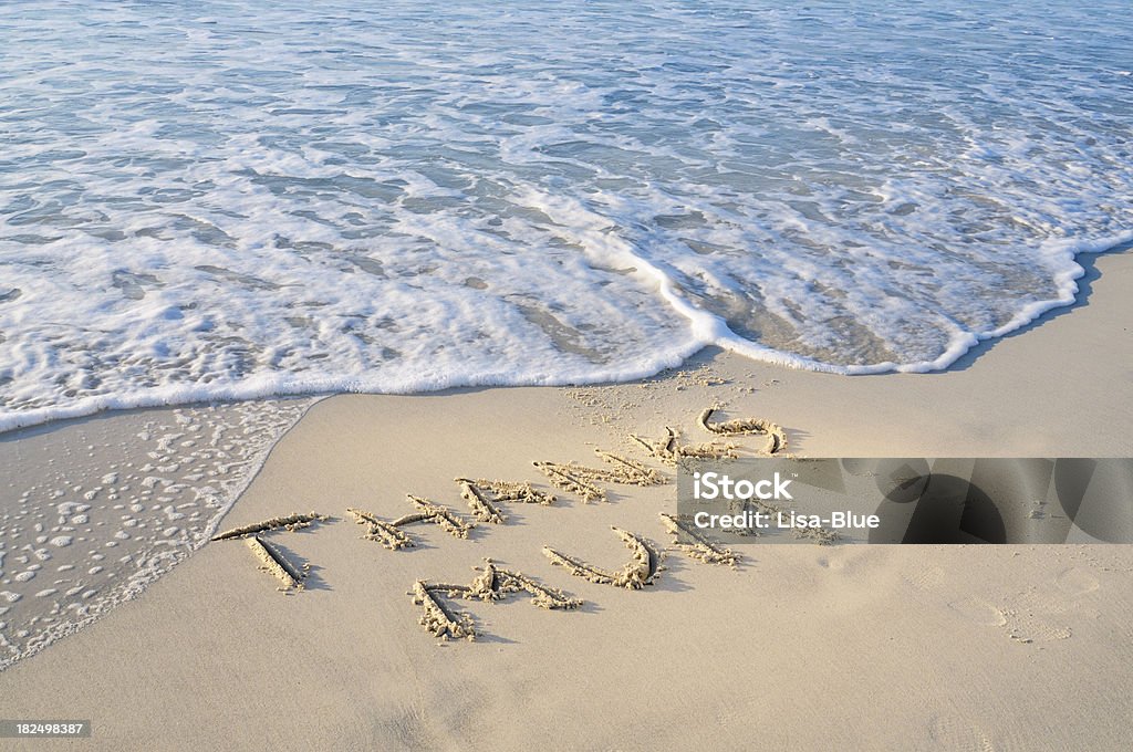 Mãe palavras obrigado escrito na areia em dia da mãe - Royalty-free Acenar Foto de stock