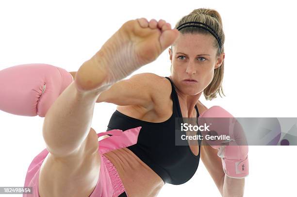 Foto de Competitiva De Treinamento e mais fotos de stock de Artes Marciais - Artes Marciais, Boxe Tailandês, Caratê