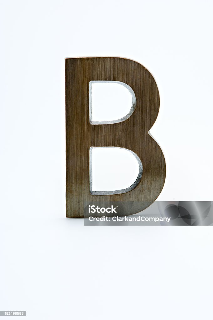 Buchstabe B aus Messing weißem Hintergrund - Lizenzfrei Alphabet Stock-Foto