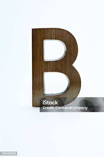 Buchstabe B Aus Messing Weißem Hintergrund Stockfoto und mehr Bilder von Alphabet - Alphabet, Buchstabe B, Einzelner Gegenstand