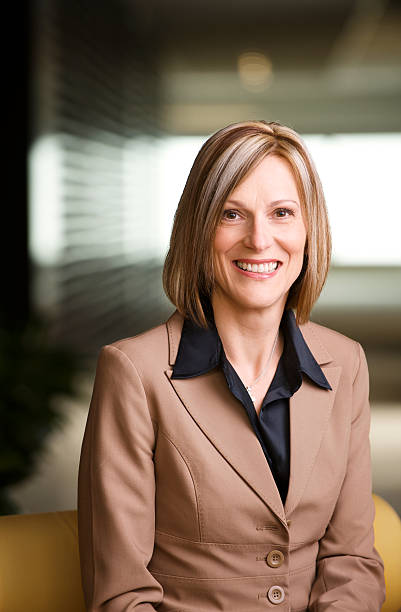 istock Confident modern smiling business woman 182499090