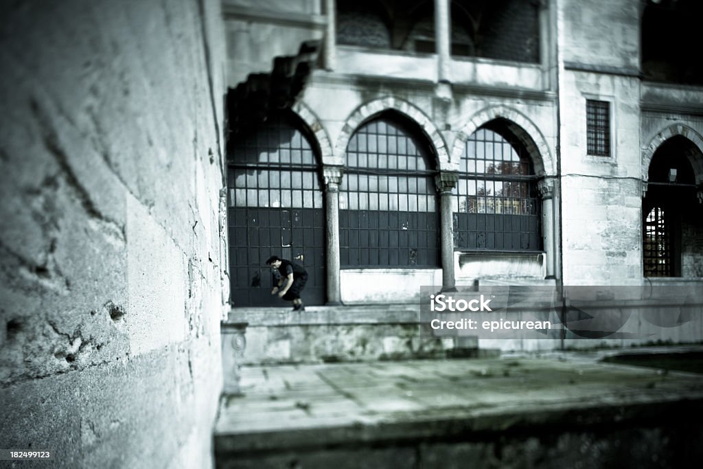 Parkour y freerunning frente de la Mezquita Azul - Foto de stock de 20 a 29 años libre de derechos