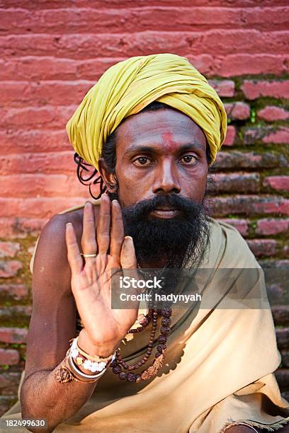 Hombre Santo Sadhu Foto de stock y más banco de imágenes de Adulto - Adulto, Aire libre, Asia