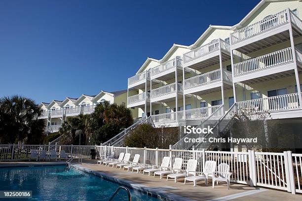 Los Condominios De Primera Categoría Foto de stock y más banco de imágenes de Florida - Estados Unidos - Florida - Estados Unidos, Piso - Residencia, Agua