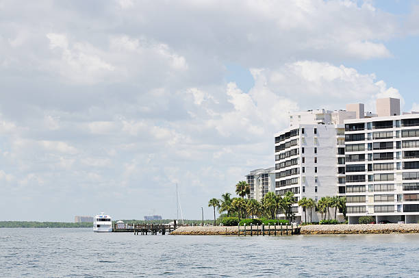 istock Watefront Highrise Hotel on Florida Gulf of Mexico Coast 182500355
