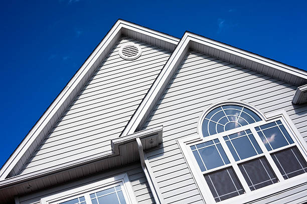 istock New House Roof Peak 182500477