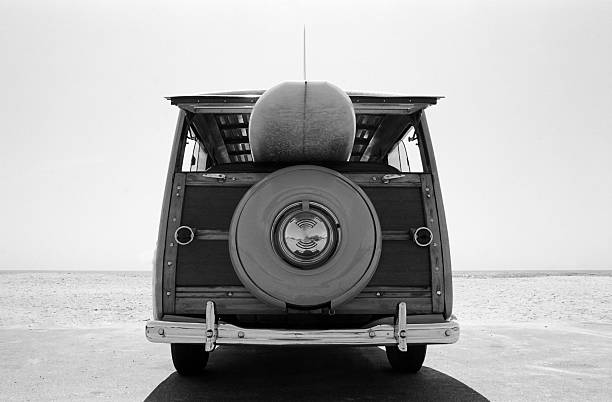 old  woodie station wagon with surfboard - longboarding surfing bildbanksfoton och bilder