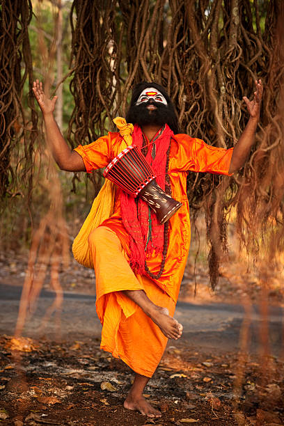 crazy sadhu in indien - bollywood prayer position indian culture indian ethnicity stock-fotos und bilder