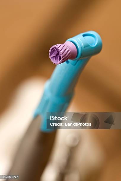 Rotary Dental Per Pulizia E Lucidatura Strumento Con Sfondo Sfocato - Fotografie stock e altre immagini di Addetto alle pulizie