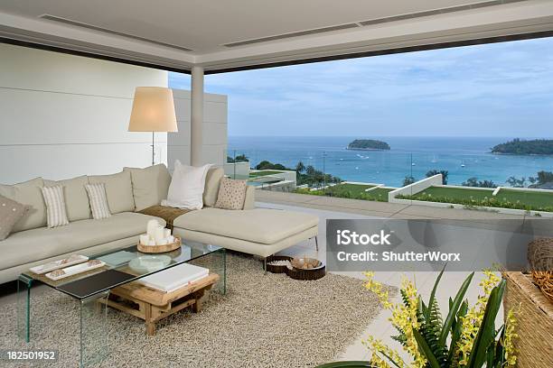 Moderne Wohnzimmer Stockfoto und mehr Bilder von Küstenlandschaft - Küstenlandschaft, Wohnzimmer, Meer