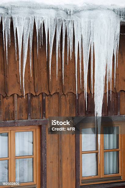 Giant Icicles Xxxl Stockfoto und mehr Bilder von Alpen - Alpen, Bildhintergrund, Dach