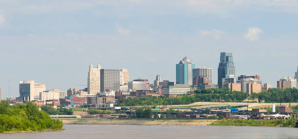 istock Kansas City Skyline 182503205