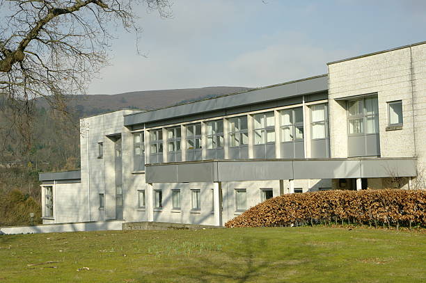 istock Office/college/administration building exterior 182503560