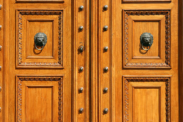 de entrada - door symmetry wood closed imagens e fotografias de stock