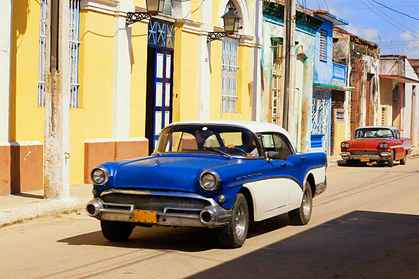 istock Cuban Cars 182503827