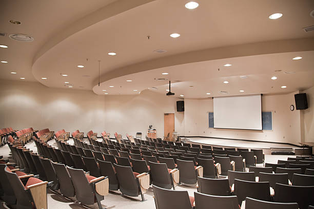 sala de aula de universidade - lecture hall auditorium university empty imagens e fotografias de stock