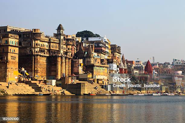 Foto de Rio Ganges Em Varanasi Manhã e mais fotos de stock de Cultura Indiana - Cultura Indiana, Nascer do sol, Índia