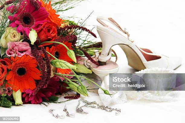 Accessori Per La Sposa - Fotografie stock e altre immagini di Fiore - Fiore, Rosa - Colore, Sfondo bianco