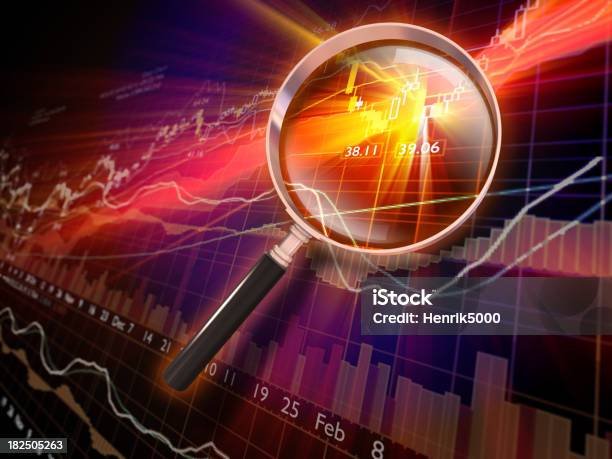 Finanzdaten Mit Lupe Stockfoto und mehr Bilder von Börse - Börse, Börsenkurs, Entdeckung