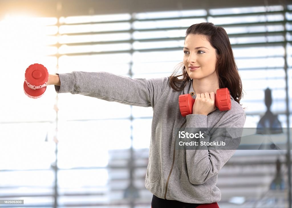 Garota adolescente boxe com mão barra - Foto de stock de Boxe - Esporte royalty-free