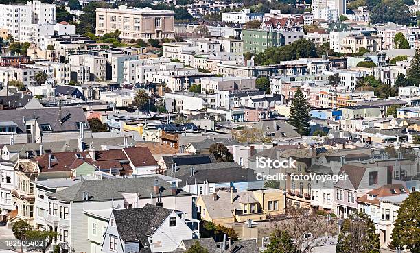 サンフランシスコの街の通り沿いの屋上には混雑する都会のブロックカリフォルニア州 - アメリカ合衆国のストックフォトや画像を多数ご用意 - アメリカ合衆国, アメリカ文化, アメリカ西部