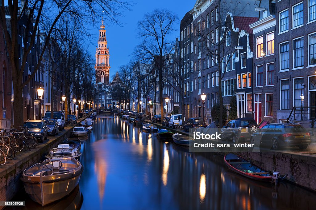 Canale di Amsterdam, Olanda e Zuiderkerk di notte - Foto stock royalty-free di Amsterdam