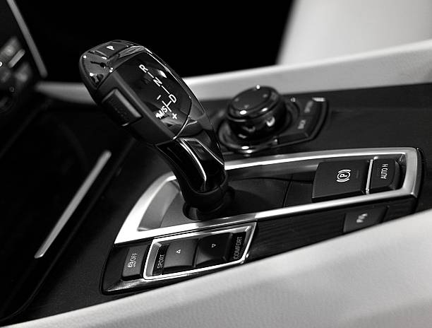 현대적이다 자동 기어 변속 - sports car gearshift car change 뉴스 사진 이미지