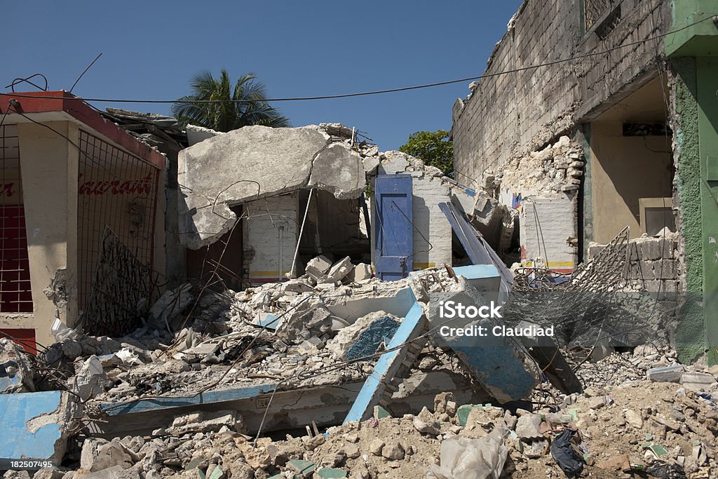 破壊された後に発生した地震 - ハイチのロイヤリティフリーストックフォト