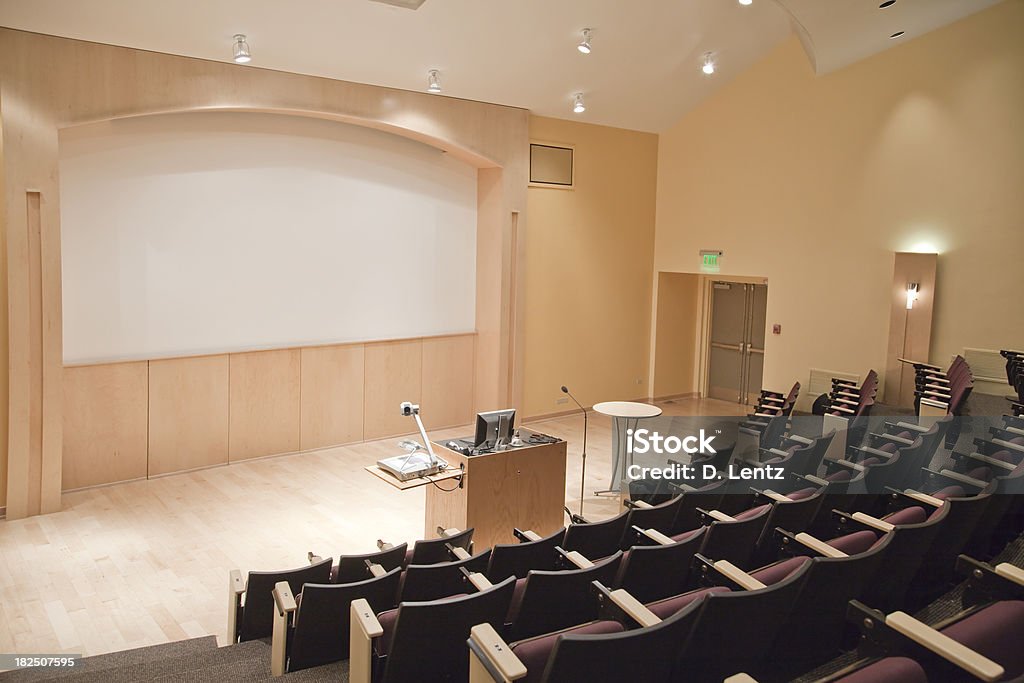 Sala de aula de universidade - Foto de stock de Sala de aula de universidade royalty-free