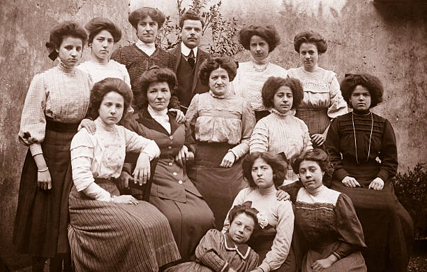 12.800+ 1910 An Foto Foto Foto Stok, Potret, & Gambar Bebas Royalti - iStock
