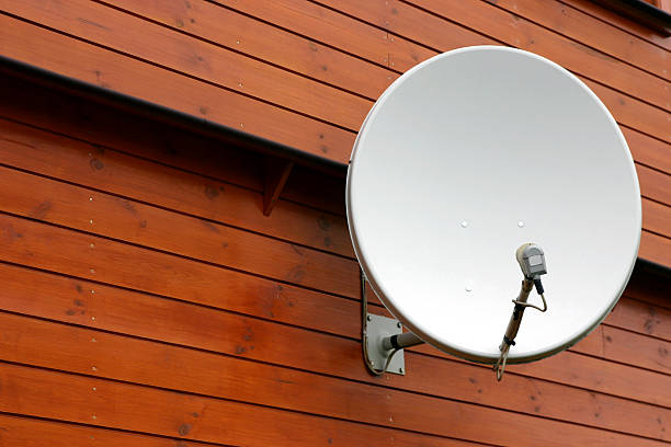 тв антенны - satellite dish television aerial television house стоковые фото и изображения