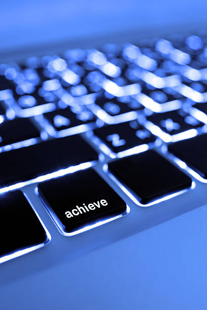 компьютер ноутбук клавиатура'достижения». - back lit computer keyboard keypad blue стоковые фото и изображения