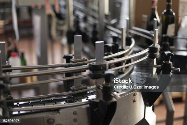 Impianto Di Imbottigliamento - Fotografie stock e altre immagini di Azienda vinicola - Azienda vinicola, Composizione orizzontale, Fabbrica