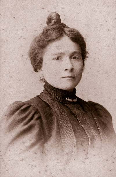 młoda kobieta w 1915 - 1915 zdjęcia i obrazy z banku zdjęć
