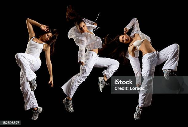 Photo libre de droit de Jeune Femme Danse banque d'images et plus d'images libres de droit de Danse moderne - Danse moderne, Activité, Activité physique