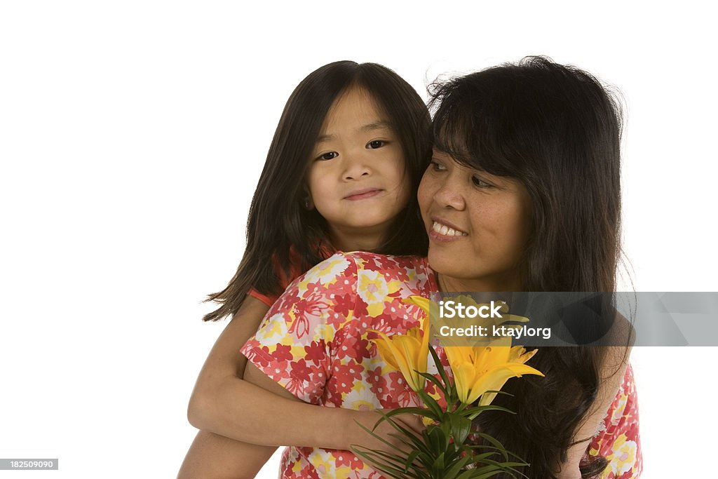 Garota orgulho da flor ela deu a mãe - Foto de stock de 6-7 Anos royalty-free