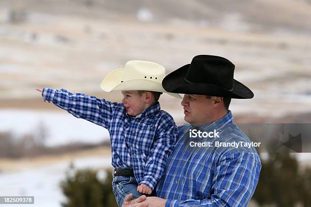 Padre E Hijo Foto de stock y más banco de imágenes de Familia - Familia, Hijo, Padre