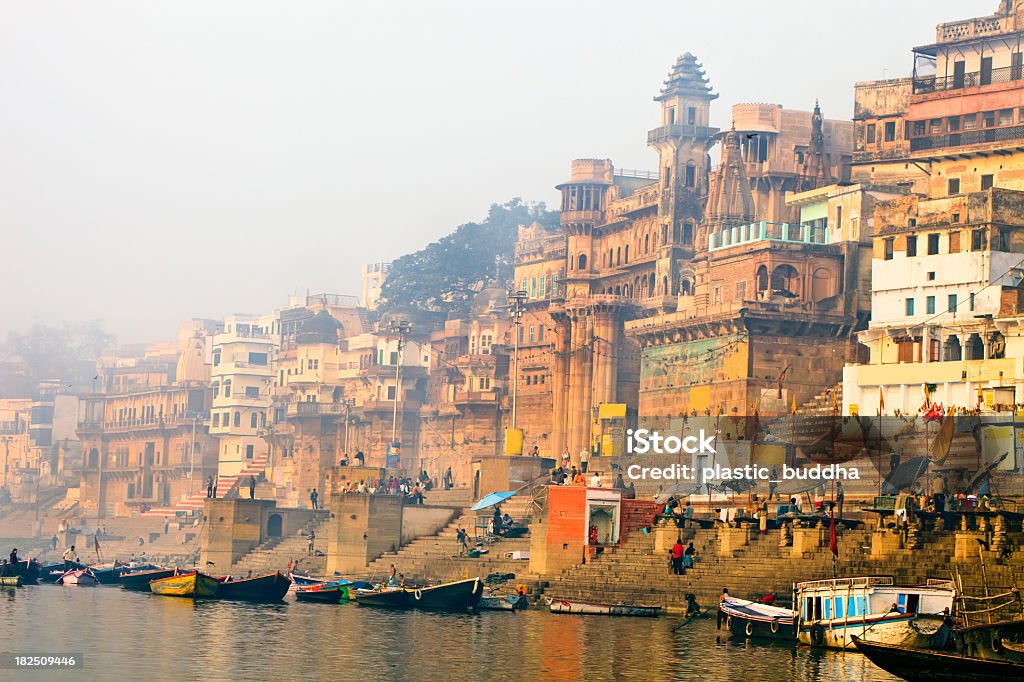 Matin à ganges - Photo de Shiva - Dieu hindou libre de droits