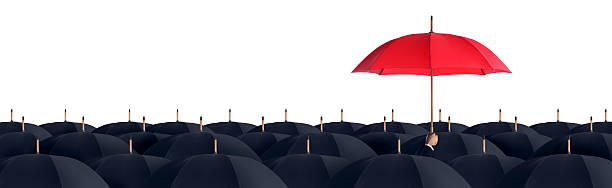 un hombre de negocios sosteniendo un paraguas rojo - salirse de lo normal fotos fotografías e imágenes de stock