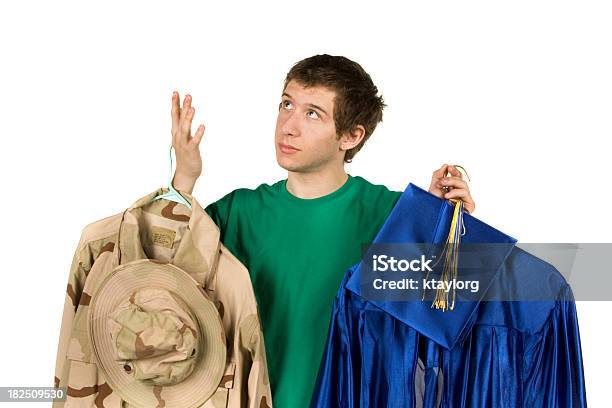 Militares O Escuela Secundaria Serie Foto de stock y más banco de imágenes de 16-17 años - 16-17 años, 18-19 años, Adolescencia