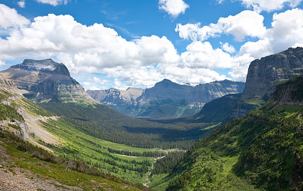 góry w parku narodowym glacier - lake us glacier national park cloudscape cloud zdjęcia i obrazy z banku zdjęć