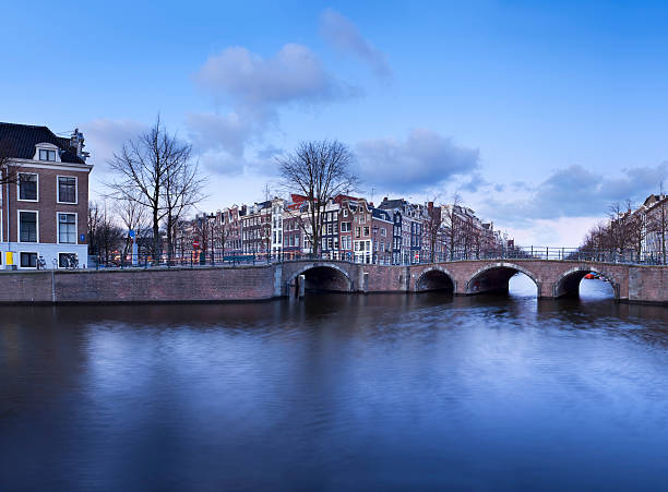 istock Canal in Amsterdam, The Netherlands at night 182510566