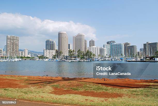 Foto de Horizonte Do Centro Da Cidade De Honolulu e mais fotos de stock de Apartamento - Apartamento, Arquitetura, Arranha-céu