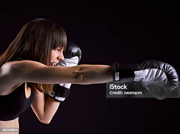 Foto de Ponche Direto e mais fotos de stock de Boxe - Esporte - Boxe - Esporte, Mulheres Jovens, Vista Lateral