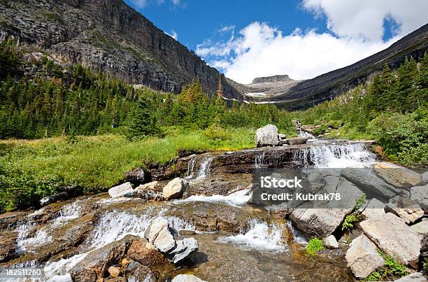 Cascata Di Ghiaccio - Fotografie stock e altre immagini di Acqua - Acqua, Acqua fluente, Albero